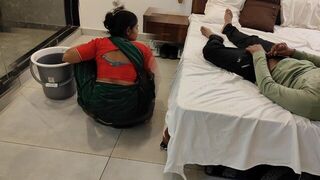 Komal swimming pool mi bathi k liye gayi hai - porn video