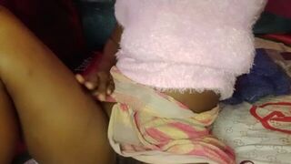 SKYMILE AMATAEUR DESPARETLY PEE OUTDOOR BEFORE ORGASM - porn video