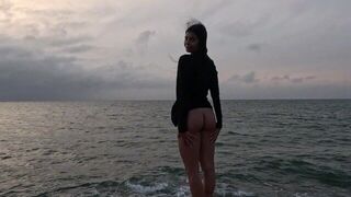 Un desconocido me convence para follar en la playa publica - porn video